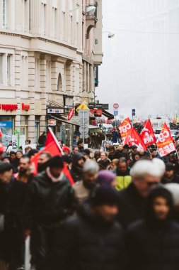Reformlar büyük Macron Fransız hükümet dize karşı protesto