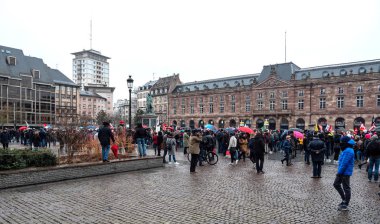 Reformlar Aubet Macron Fransız hükümet dize karşı protesto