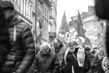 Reformlar Macron Fransız hükümet dize karşı protesto
