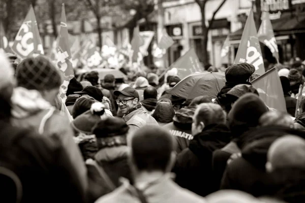 Πίσω όψη των διαδηλωτών σε διαμαρτυρία ενάντια γαλλική governm σημείο μακρού — Φωτογραφία Αρχείου