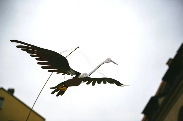 Cegonha voadora decoração de Natal — Fotografia de Stock