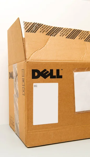 새로운 Dell 컴퓨터 서버 Workstion 골 판지 상자 unboxing — 스톡 사진