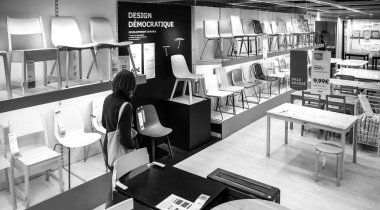 IKEA mağazası mobilya görünümü üzerinde alışveriş