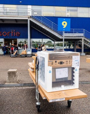 IKEA mağazası önünde ev iyi fırın