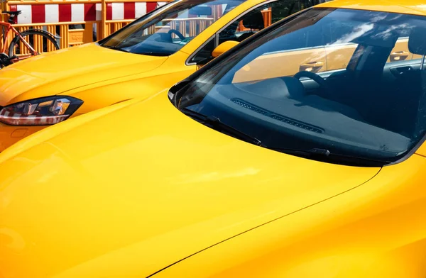 Volkswagen Golf fleet in central German city — Stock Photo, Image