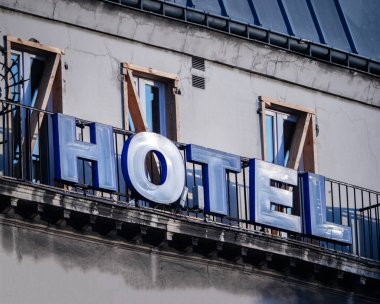 Otel Logo Paris binasında