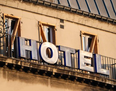 Otel Logo Paris binasında