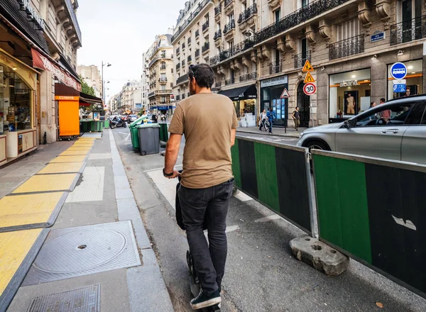 Człowiek na skuter w Francja — Zdjęcie stockowe