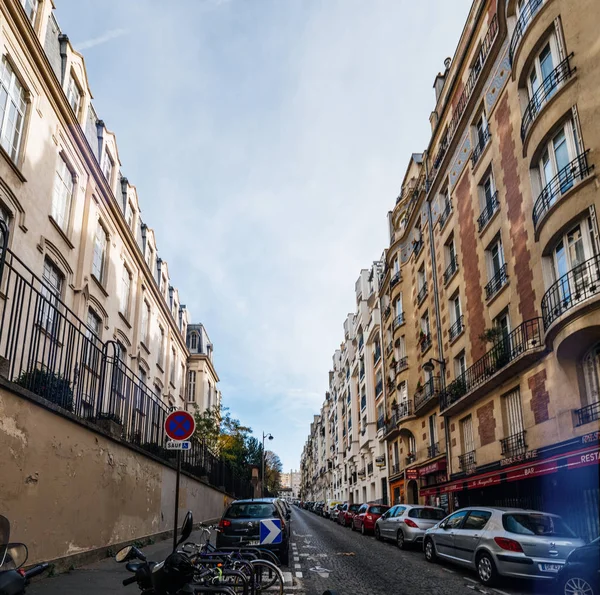 Perspectief-uitzicht op Parijse straat — Stockfoto