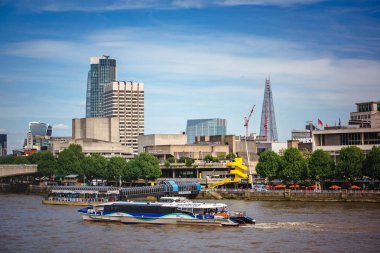  Londra gökdelenler, Thames Nehri ve 
