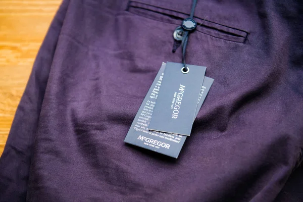 París Francia Ene 2018 Nuevo Par Pantalones Etiqueta Diseñador Holandés —  Fotos de Stock