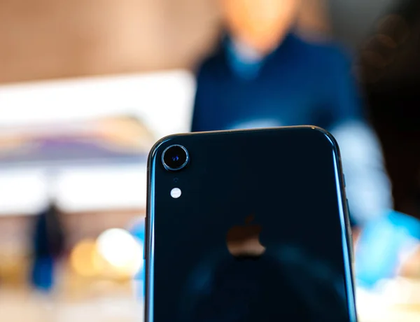 Париж Франция Октября 2018 Года Закрытие Нового Смартфона Apple Iphone — стоковое фото