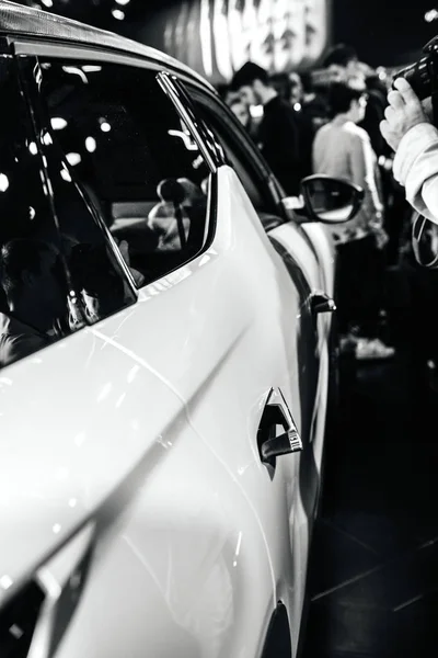 フランス 2018 テスラ電気自動車ブラック上新しいコンセプト フランス シトロエン カトリック教徒 形電気自動車展示モンディアル パリモーター ショー開くドア ハンドルの側面図のようなと — ストック写真