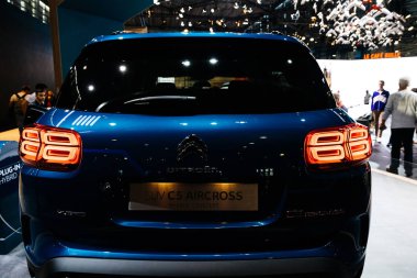 Paris, Fransa - 4 Ekim 2018: Modern ve güzel tasarlanmış Citroen Suv c5 Aircross hibrid Uluslararası Otomobil Fuarı Mondial Paris Otomobil Fuarı'nda yeni elektrik fiş