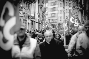 Strasbourg, Fransa - 22 Mar 2018: Cgt genel afişini de gösteri ile işçi İşçi Konfederasyonu protesto karşı Macron Fransız hükümet dize ile kapalı merkezi sokak reformların-