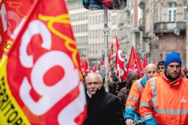 Strasbourg, Fransa - 22 Mar 2018: Cgt genel afişini de gösteri ile işçi İşçi Konfederasyonu protesto karşı Macron Fransız hükümet dize reformların - birden çok bayraklar ilk tarafından düzenlenen