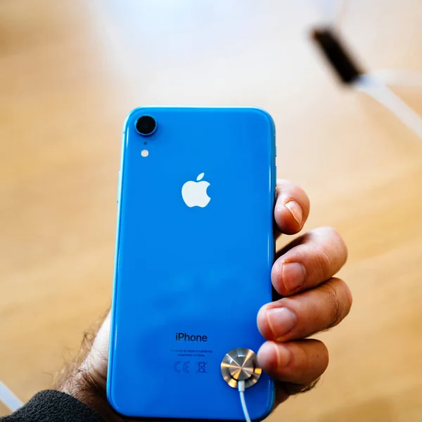 Paris France Oct 2018 Man Hand Holding Latest Blue Iphone — Stock Photo, Image