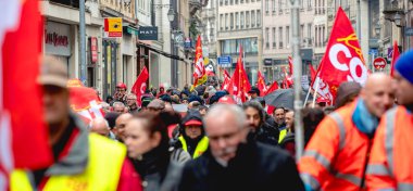 Strasbourg, Fransa - 22 Mar 2018: Cgt genel afişini de gösteri ile işçi İşçi Konfederasyonu protesto karşı Macron Fransız hükümet dize ile kapalı merkezi sokak reformların-