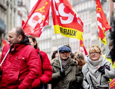 Strasbourg, Fransa - 22 Mar 2018: Cgt genel afişini de gösteri ile işçi İşçi Konfederasyonu protesto karşı Macron Fransız hükümet dize reformların - yaşlılar önünde ilk satır