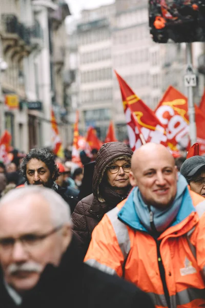 Strasbourg, Fransa - 22 Mar 2018: Cgt genel afişini de gösteri ile işçi İşçi Konfederasyonu Macron Fransız hükümet dize reformların - karşı protestocu kalabalık protesto