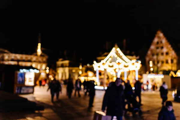 Merry-go-round defocusd kerstmarkt in Straatsburg — Stockfoto
