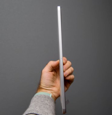 Yeni Apple bilgisayarlar ipad Pro tablet ince yan görünüm