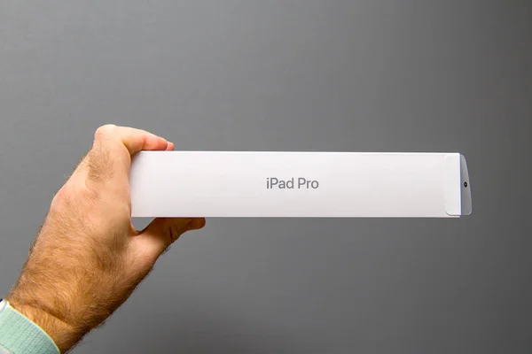 新苹果电脑 ipad pro 平板电脑包装盒 — 图库照片