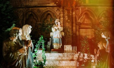 İsa'nın doğuşu yemlik sahnede Notre-Dame Katedrali