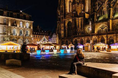 Notre-Dame de Strazburg Katedrali'ne ve Noel Pazar geceleri