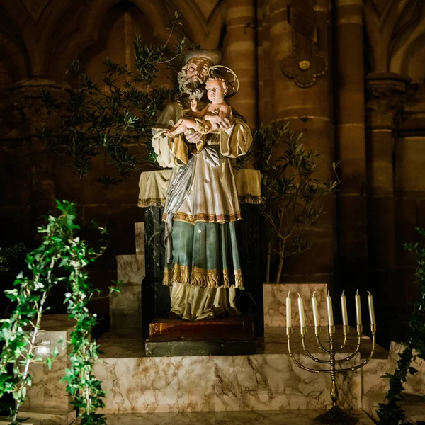 Manger kerststal in Notre-Dame kathedraal — Stockfoto