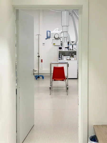 Radiology room inside modern ultra clean hospital — Stock Photo, Image