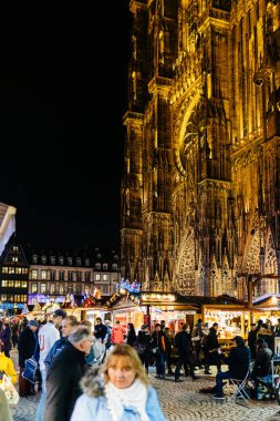 Notre-Dame Katedrali ile Noel Pazar keşfetmek insanlar