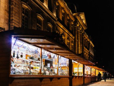 Strazburg Noel pazarı satır içeren keşfetmek insanlar 