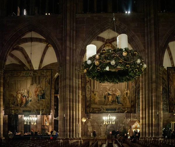 Katedrála Notre Dame ve Štrasburku široké obraz krásně zdobené interio — Stock fotografie