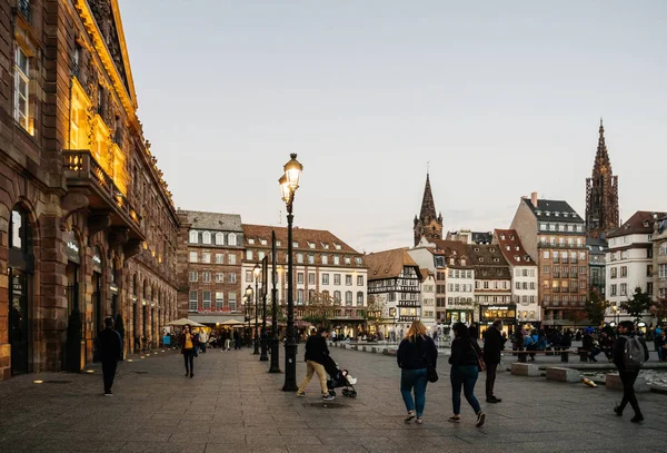 Place Kleber with people at dusk — Stock Photo, Image