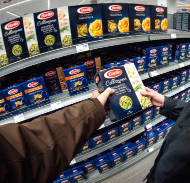 Coupe İtalyan Barilla Pasta Tagliatelle con Spinaci Bolog 'u alıyor