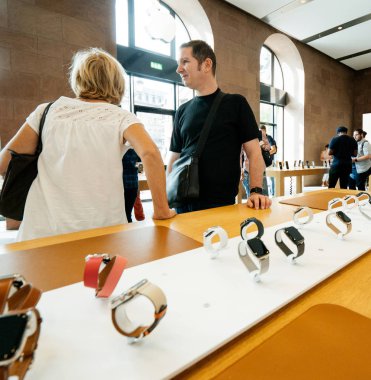 Apple Watch serisi 4 Apple Store için alışveriş çift