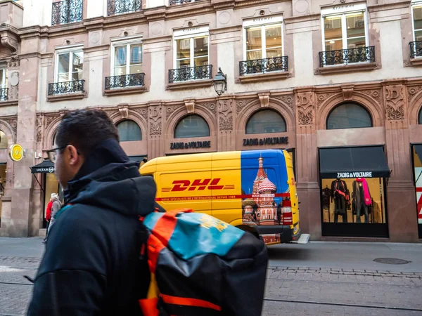 DHL Deutsche Post yellow van delivery in city center of merchand — Stock Photo, Image