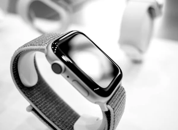 Apple Watch σειρά 4 νέο smartwatch με υπολογιστές Apple — Φωτογραφία Αρχείου