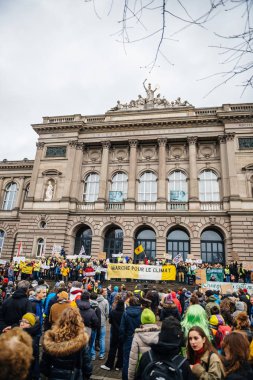Marche Pour Le Climat U önünde Fransa'da, yürüyen insanlar
