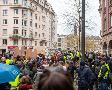Marche Pour Le Climat Mart protesto gösteri Fransız Viyadükler üzerinde