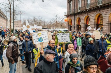 Marche Pour Le Climat Mart protesto gösteri Fransız Viyadükler üzerinde