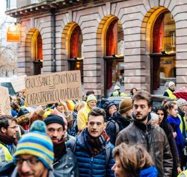 Marche Pour Le Climat Mart protesto gösteri Fransız Viyadükler üzerinde