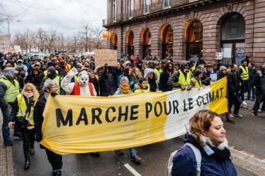 Marche Pour Le Climat Mart protesto gösteri Fransız Viyadükler üzerinde