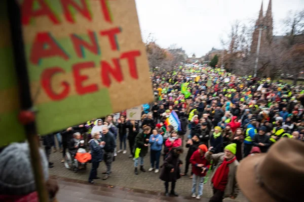 Menschen marschieren bei marche pour le climat in Frankreich vor dem U — Stockfoto