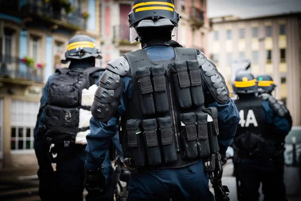 Detalhe do equipamento policial durante protesto na França — Fotografia de Stock