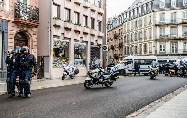 Zadní pohled na Crs Francouzská policie na ulici na pohyb sršeň — Stock fotografie