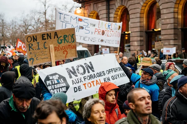 Marche Pour Le Climat maart beschermen op Franse street mensen met — Stockfoto