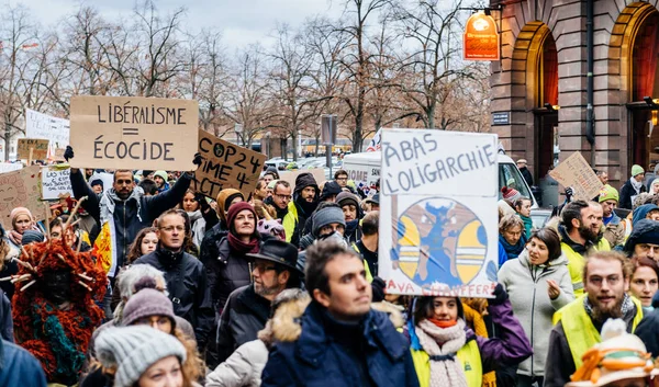 Marche Pour Le Climat március tiltakozó demonstráció a francia Sztrecsényi vár — Stock Fotó