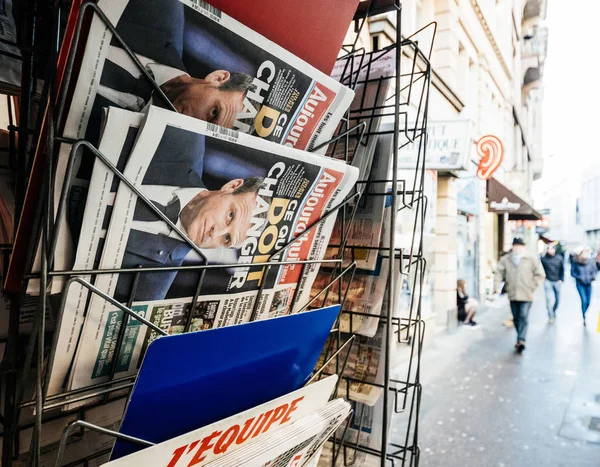 在法国销售最新消息的法国报刊亭 — 图库照片